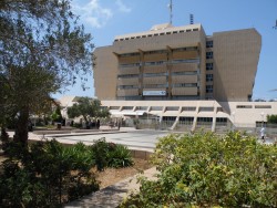 Carmel Medical Center's main facade